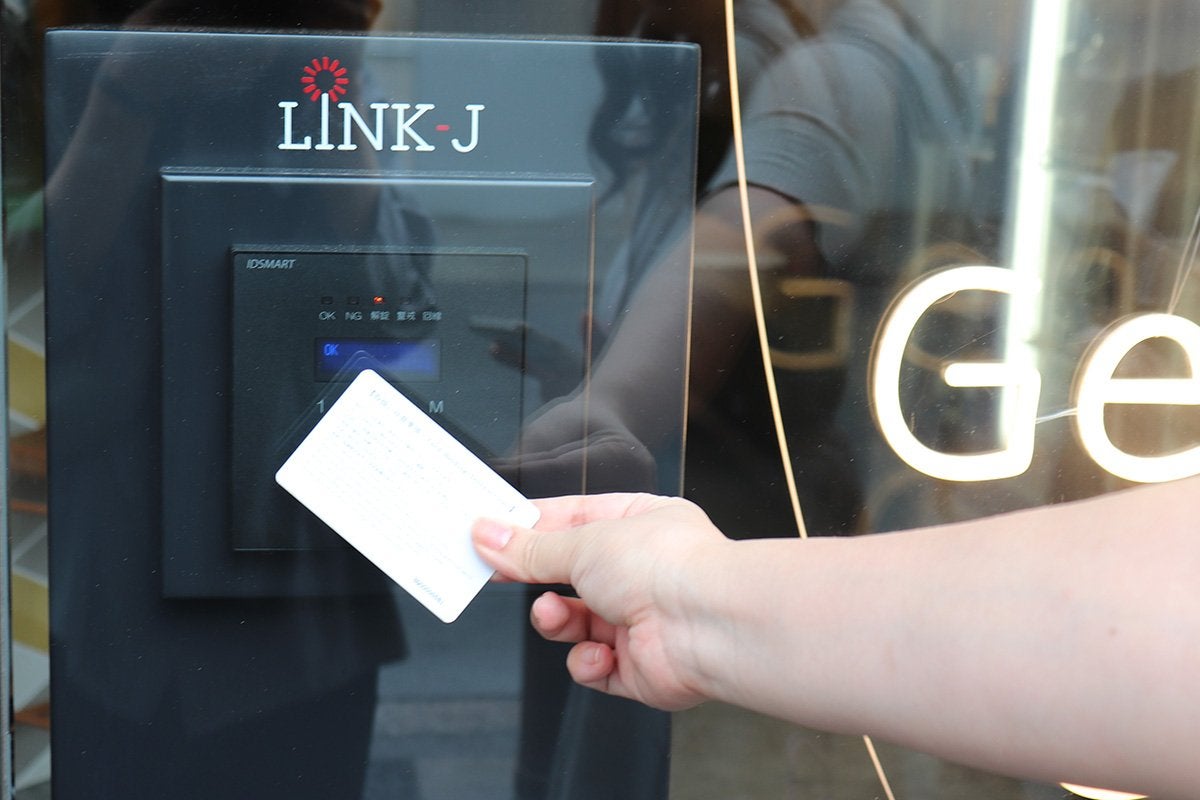 LSB8にオープンしたCafe, Dining & Bar 「Genomic Giraffe」に行っ